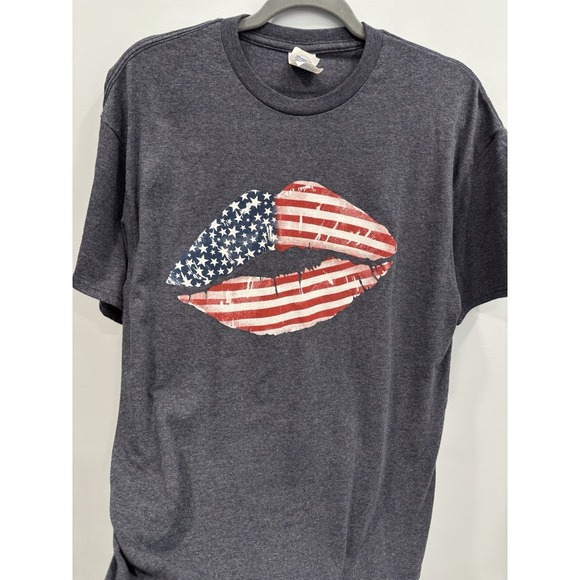 Delta Pro-Weight Women's Large Gray Tee with American Flag Lips Graphic - Picture 4 of 8